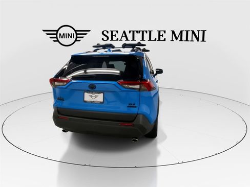 Used 2020 Toyota RAV4 XLE w/ XLE Grade Weather Package AWD/4WD image 9