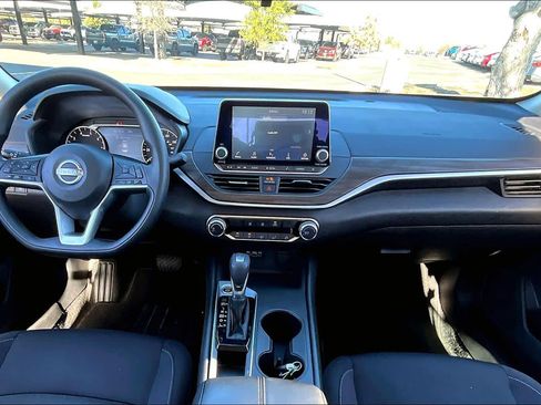 Used 2025 Nissan Altima 2.5 SV image 15