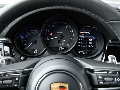 Used 2026 Porsche Macan AWD/4WD image 14
