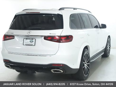 Used 2024 Mercedes-Benz GLS 580 4MATIC image 9