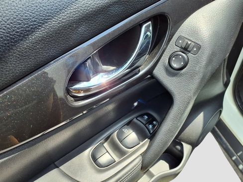 Used 2019 Nissan Rogue SV FWD image 24