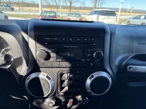 Used 2015 Jeep Wrangler Unlimited Sahara w/ Max Tow Package image 27