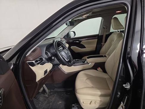 Used 2022 Toyota Highlander Platinum AWD/4WD image 12