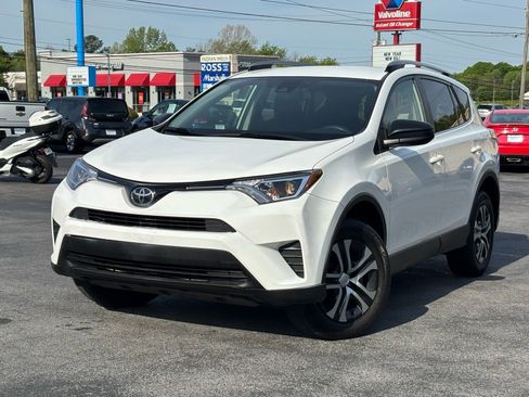 Used 2017 Toyota RAV4 LE image 1