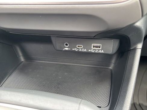 Used 2025 Subaru Crosstrek 2.0i Premium image 32