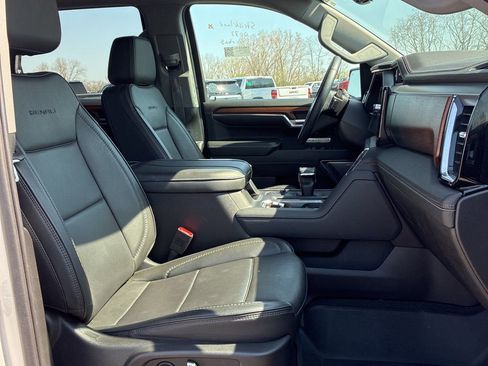 Used 2023 GMC Sierra 1500 Denali w/ Denali Reserve Package AWD/4WD image 10