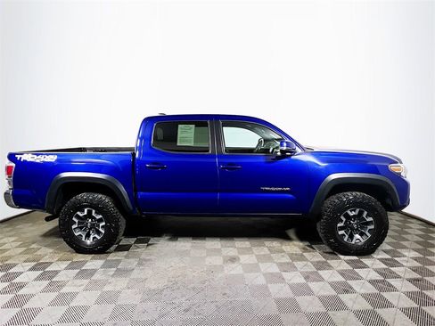 Certified 2022 Toyota Tacoma TRD Off-Road image 9