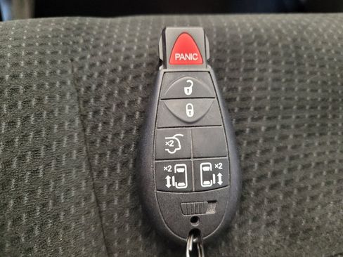 Used 2016 Dodge Grand Caravan SXT w/ Rear Park Assist Package FWD image 32