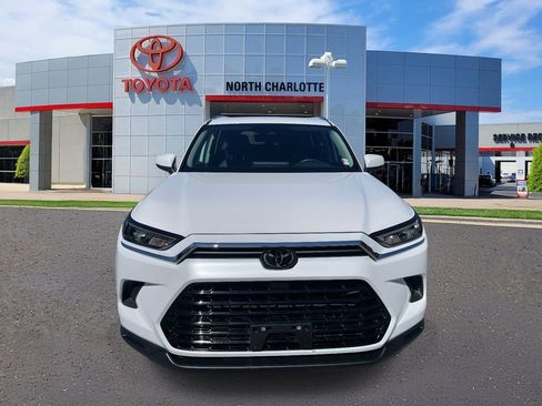 Used 2025 Toyota Grand Highlander AWD image 5