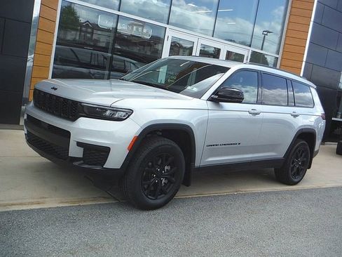 New 2025 Jeep Grand Cherokee L Altitude AWD/4WD image 1