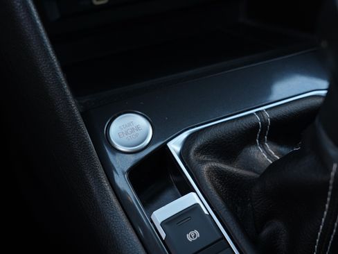 Used 2023 Volkswagen Tiguan SEL R-Line image 37