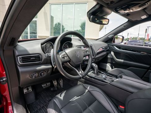 Used 2020 Maserati Levante S GranSport AWD/4WD image 34