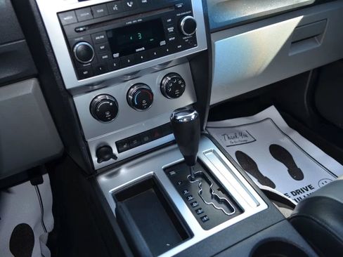 Used 2007 Dodge Nitro SLT image 18