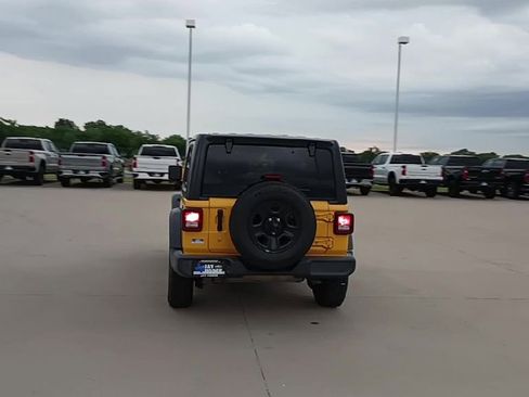 Used 2018 Jeep Wrangler Sport AWD/4WD image 7