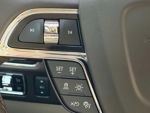 Certified 2024 Lincoln Navigator Black Label AWD/4WD image 19