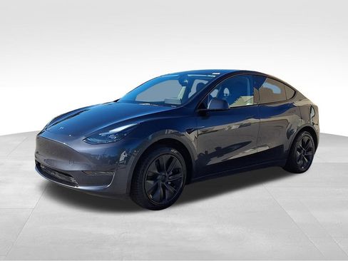 Used 2025 Tesla Model Y Long Range RWD image 3