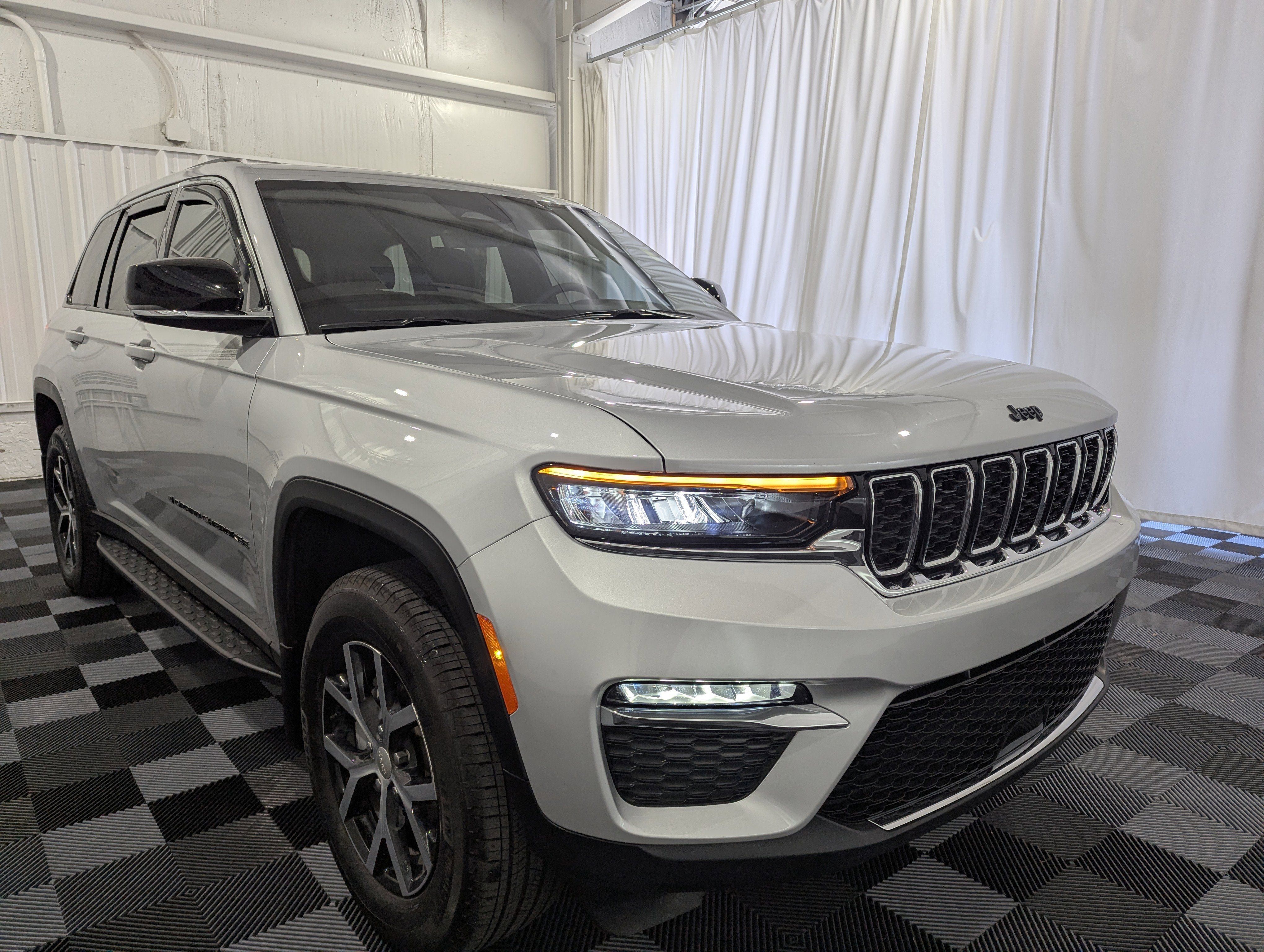 Used 2025 Jeep Grand Cherokee Limited w/ Trailer Tow Package AWD/4WD image 5