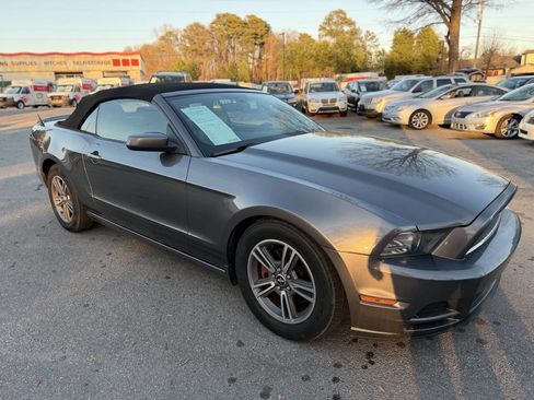 Used 2013 Ford Mustang Premium image 21