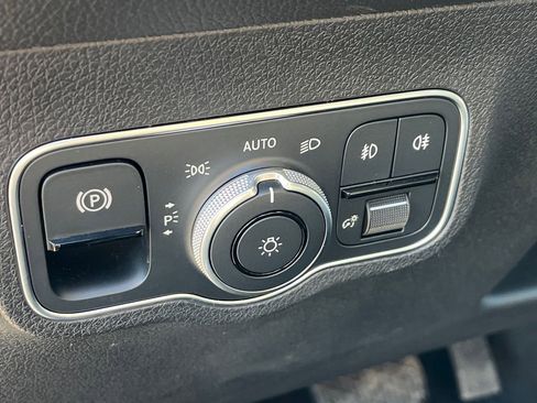 Certified 2025 Mercedes-Benz GLB 250 4MATIC image 22