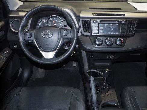 Used 2016 Toyota RAV4 LE image 9