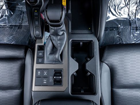 Used 2025 Toyota Land Cruiser image 28