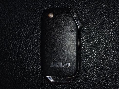 Used 2022 Kia Forte LXS w/ LXS Technology Package FWD image 32