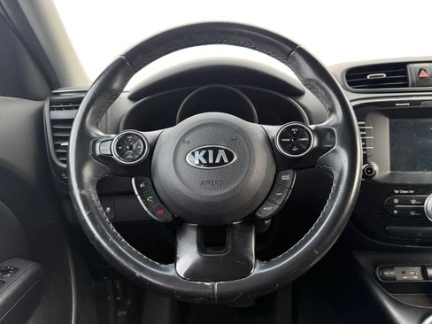 Used 2018 Kia Soul + FWD image 12