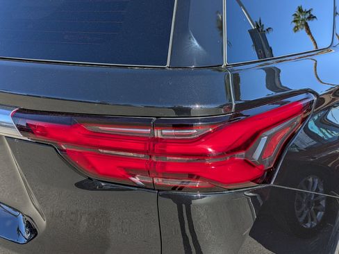 Used 2022 Chevrolet Traverse Premier w/ LPO, Floor Liner Package image 11