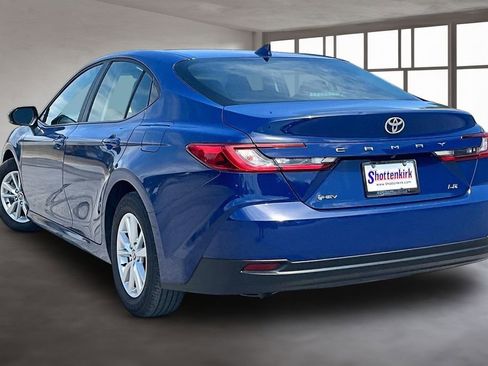 Used 2025 Toyota Camry SE image 4
