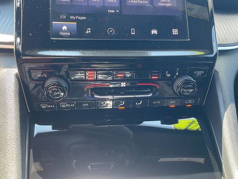 Used 2024 Jeep Grand Cherokee L Laredo image 26