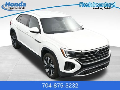 Used 2025 Volkswagen Atlas Cross Sport SE FWD image 30