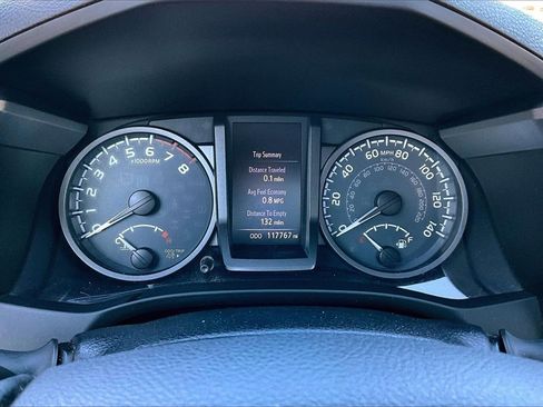 Used 2018 Toyota Tacoma TRD Off-Road image 13