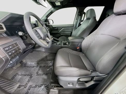 Certified 2025 Toyota Tacoma SR5 AWD/4WD image 20