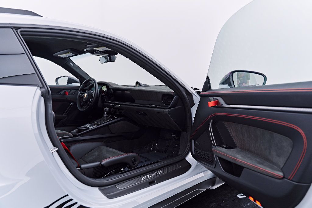 Used 2025 Porsche 911 GT3 RS RWD image 37