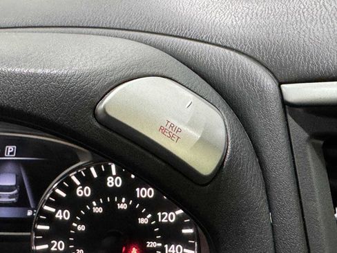 Used 2019 Nissan Pathfinder SV image 29