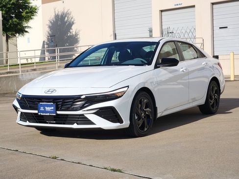 New 2026 Hyundai Elantra SEL Sport FWD image 2