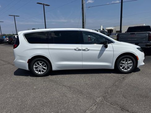 New 2026 Chrysler Voyager LX image 6