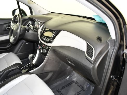 Used 2019 Chevrolet Trax Premier AWD/4WD image 39