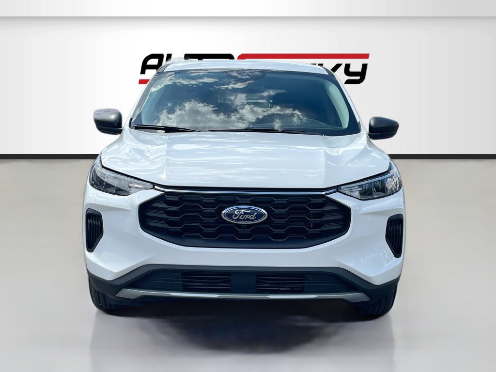 Used 2025 Ford Escape Active w/ Cold Weather Package FWD image 2
