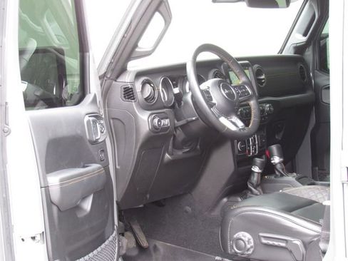 Used 2022 Jeep Wrangler Unlimited Sahara AWD/4WD image 11