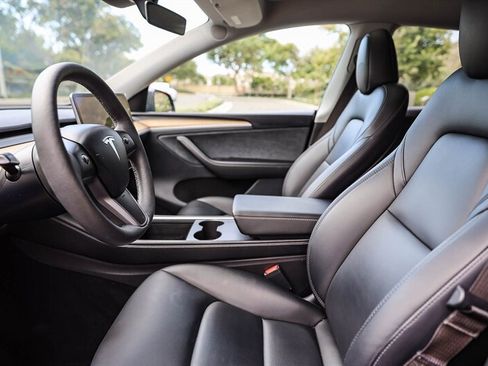 Used 2023 Tesla Model Y Long Range AWD/4WD image 24