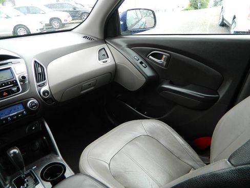 Used 2010 Hyundai Tucson Limited FWD image 17
