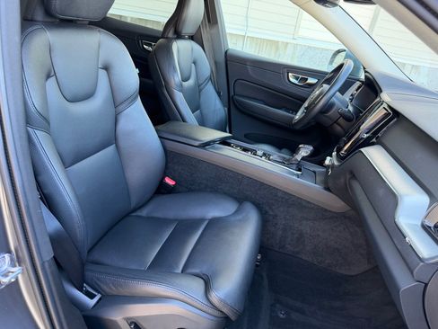 Used 2019 Volvo XC60 T5 Momentum w/ Premium Package AWD/4WD image 31