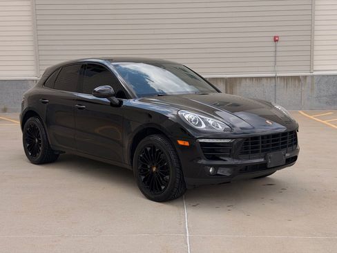 Used 2018 Porsche Macan AWD/4WD image 1