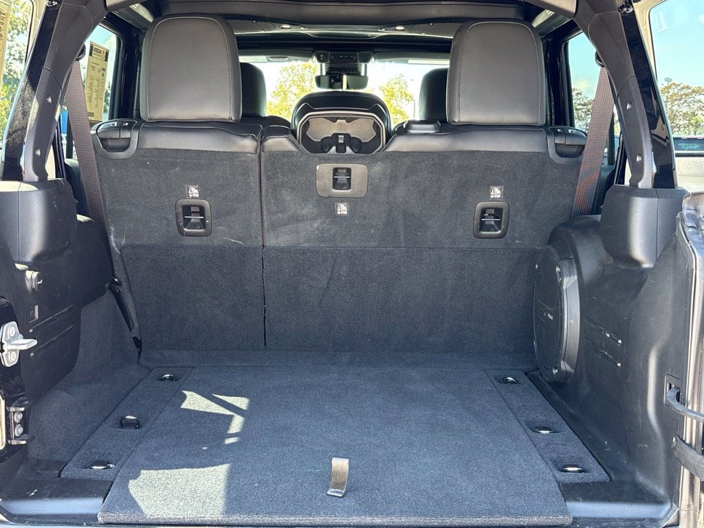 Used 2025 Jeep Wrangler Unlimited Sahara AWD/4WD image 10