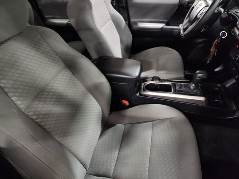 Used 2022 Toyota Tacoma SR5 RWD image 28