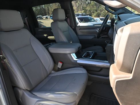 Used 2024 Chevrolet Silverado 2500 LTZ w/ LTZ Convenience Package image 18