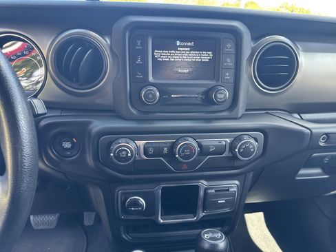 Used 2019 Jeep Wrangler Unlimited Sport image 15