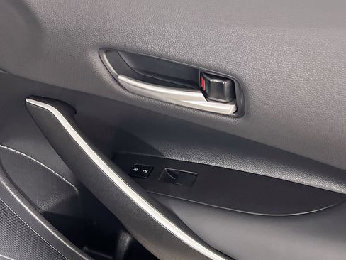 Used 2025 Toyota Corolla SE image 32