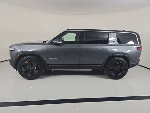 Used 2024 Rivian R1S Adventure AWD/4WD image 2